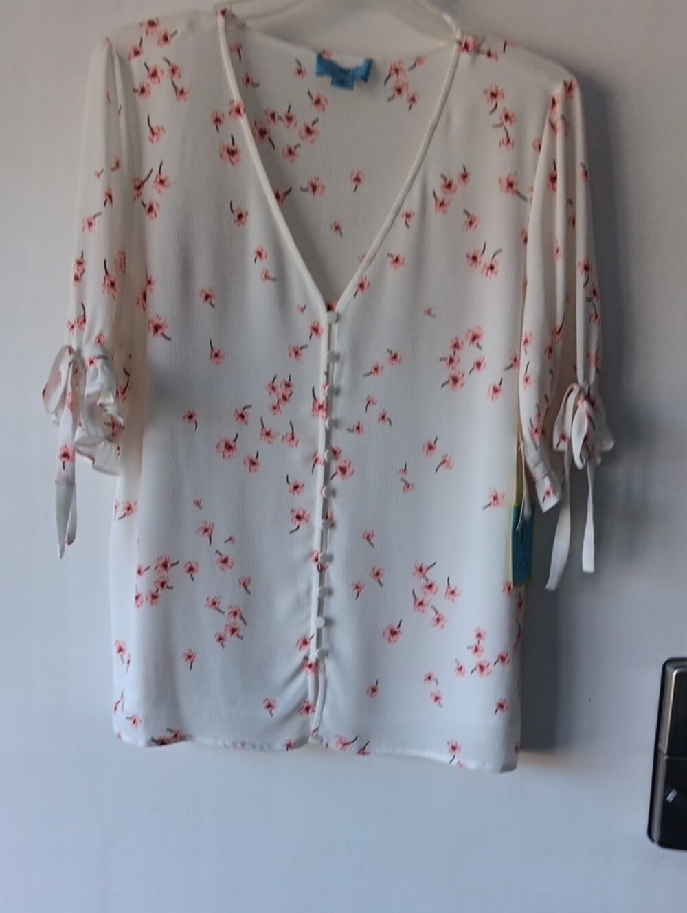 NWT CeCeFloral Button-Front Sz M Women's Blouse
